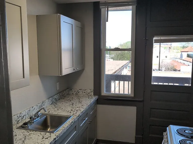 300 S 16th St — Photo 9