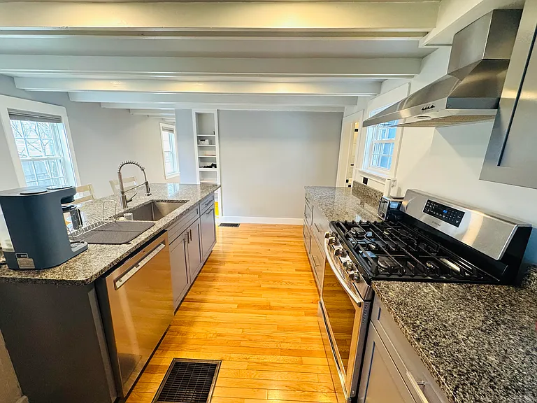 21 Union St #B — Photo 3