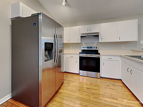 5th image of 4613 Hunts Ave