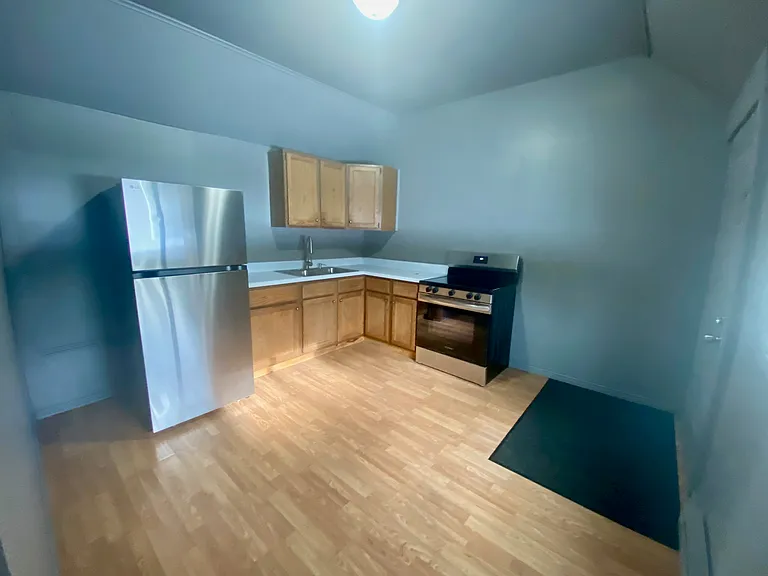 170 Perthshire Dr #B — Photo 1