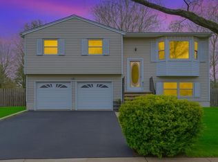 15 Heidi Dr, Fords, NJ 08863