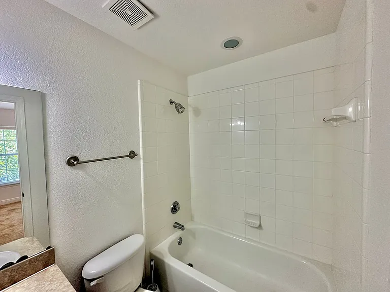 2926 SW 35th Pl #6 — Photo 13