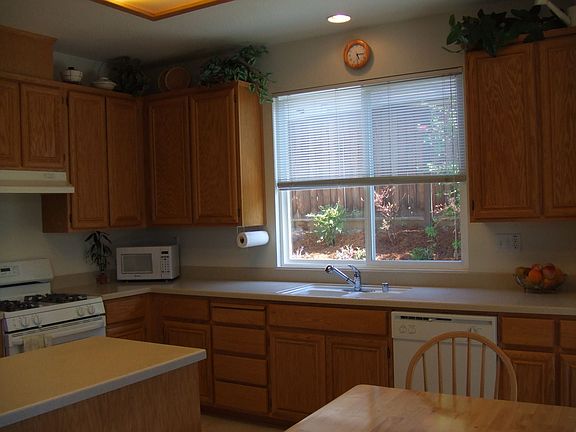 Kitchen with nook