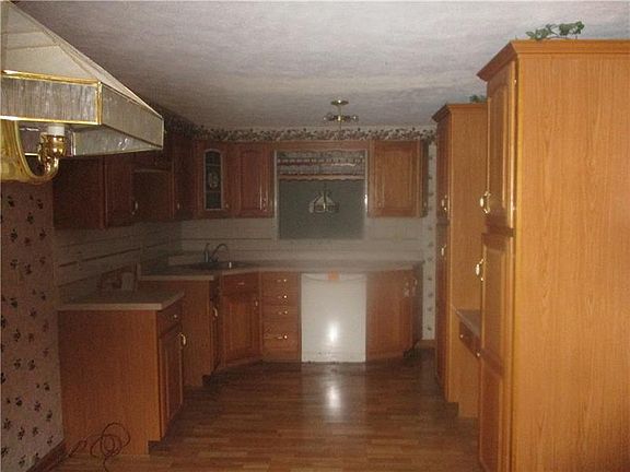 3rd image of 94 Stella Dr