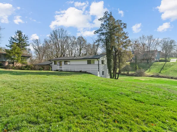 511 Indian Ridge Rd, Windy Hills, KY 40207