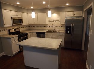 2111 S Delmar Ct, Peoria, IL 61607