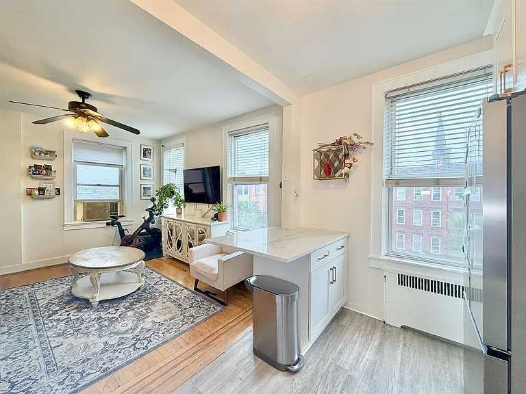 740 Washington St #6 — Photo 5