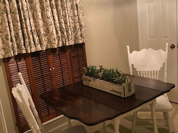 Breakfast nook