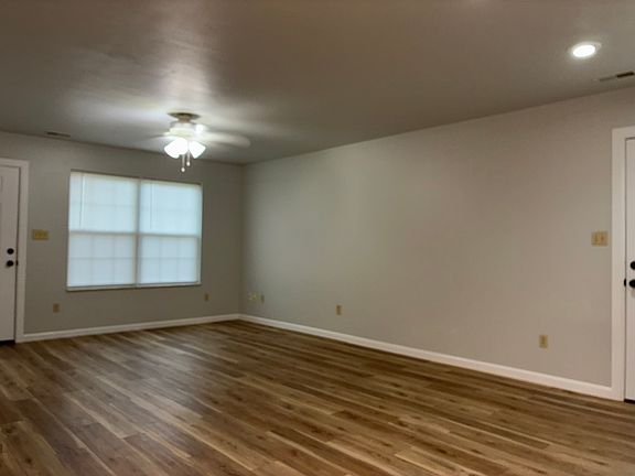 3rd image of 104 Brook Dr