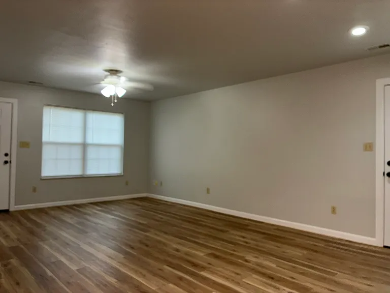 104 Brook Dr — Photo 3