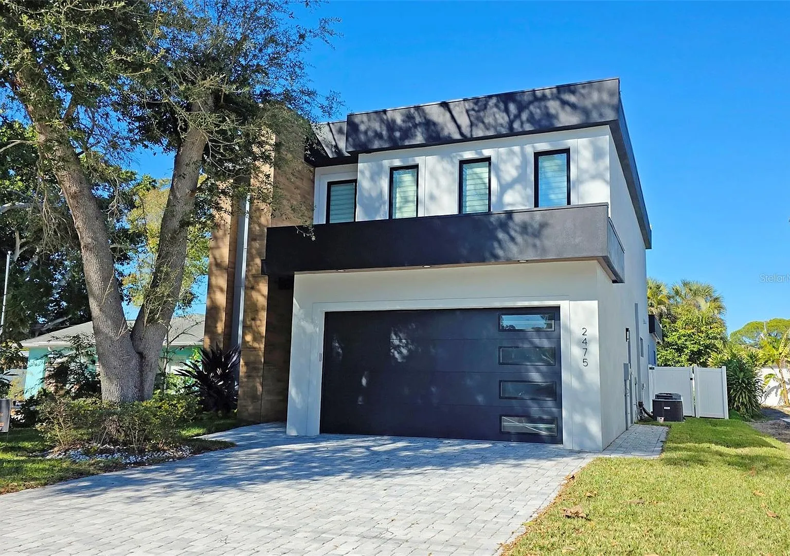 Bold Contemporary Sarasota Luxury Home. 4 Beds/ 4 Baths. Private Pool and Summer Grill. — Photo 2