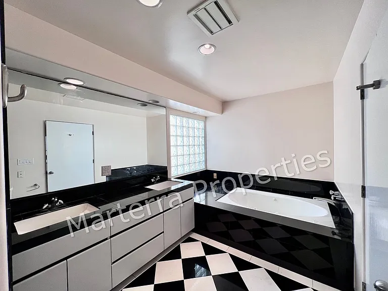 3604 Manhattan Ave — Photo 18