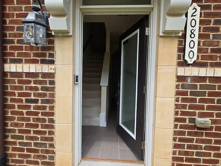 20800 Duxbury Ter — Photo 14