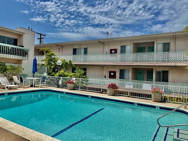 1st image of 420 Avenue G #2