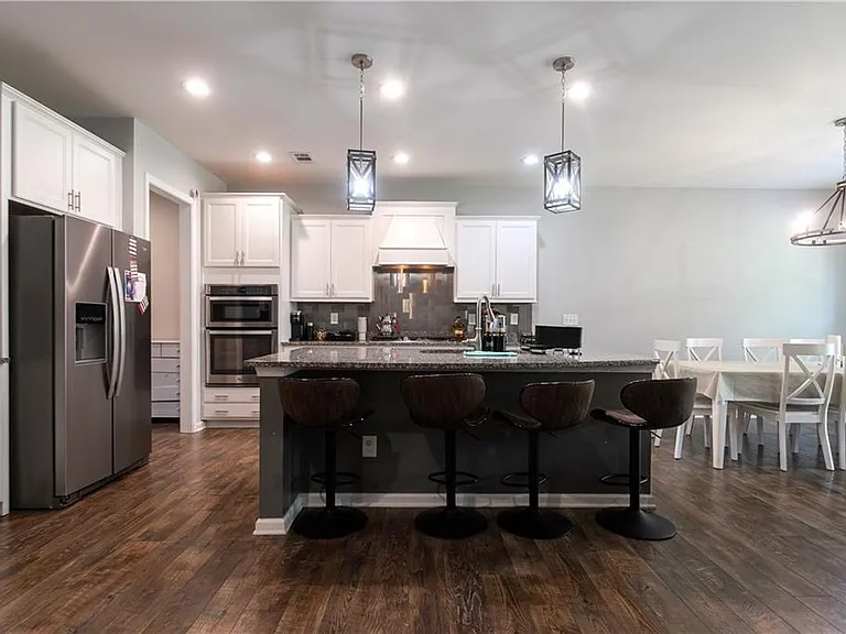 302 Pebblestone Ln — Photo 10