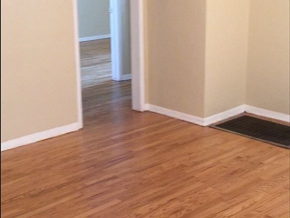 4th image of 1910 Chestnut Ave #7427833ec