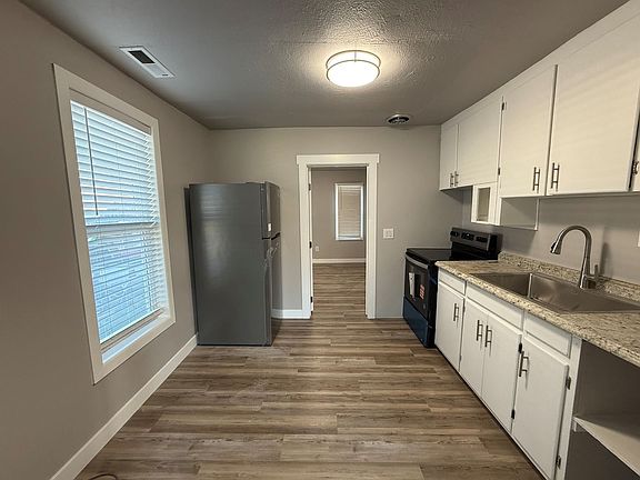 4th image of 711 Methow St