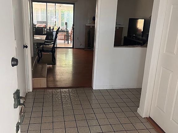 3rd image of 8853 Longden Ave