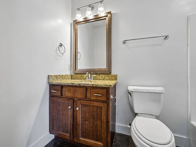Beverly Townhomes — Photo 24