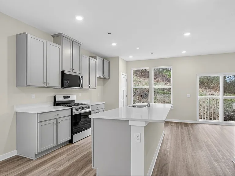 704 Olivia St — Photo 5