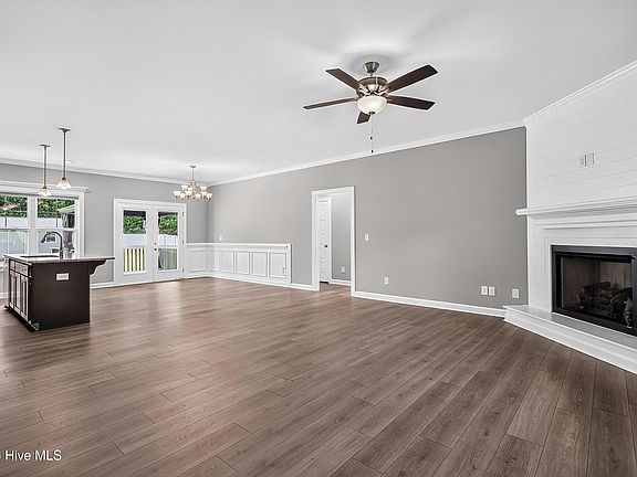 5th image of 105 Hawk Place