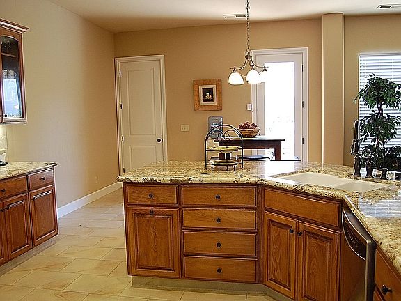 3rd image of 2516 Glenbrook Dr