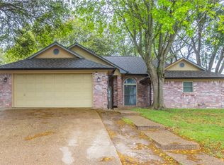 240 Cross Country Dr, Hewitt, TX 76643