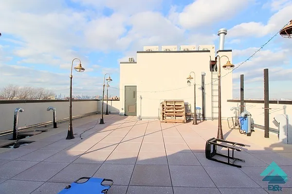 Rented by EXR | media 12