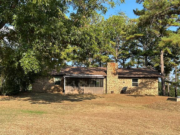 3rd image of 859 Bryan Rd