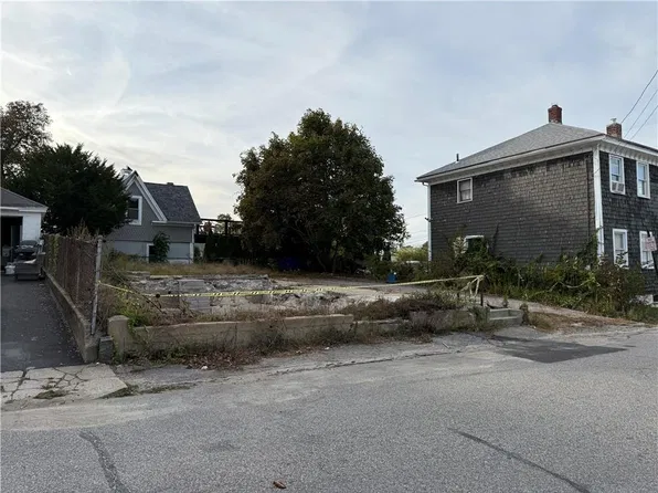 33 Epworth Ave, West Warwick, RI 02893