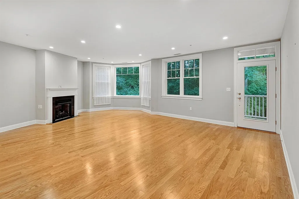 2 bed, 2.0 bath, 1519 sqft, $3,500 — Photo 4