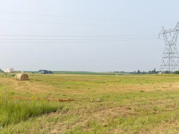 806 Apple Ridge Rd, Menoken, ND 58558