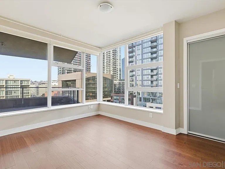 1325 Pacific Hwy #805 — Photo 29