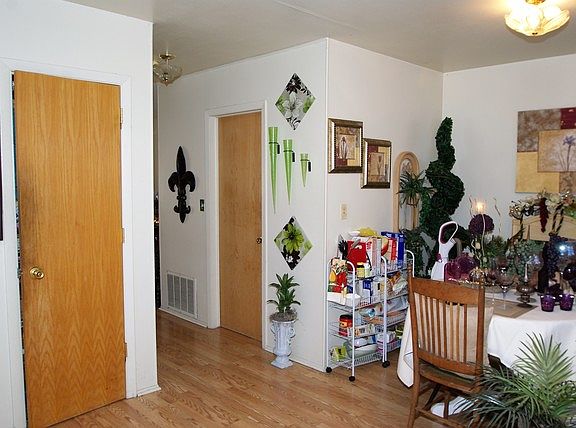 5th image of 5940 Strathmoor Dr