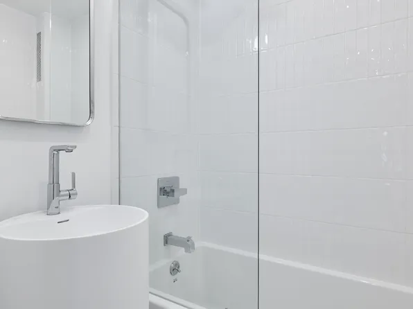 125 Riverside Drive image 5 of 7