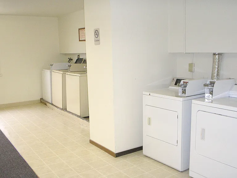 Amberwood Court — Photo 9