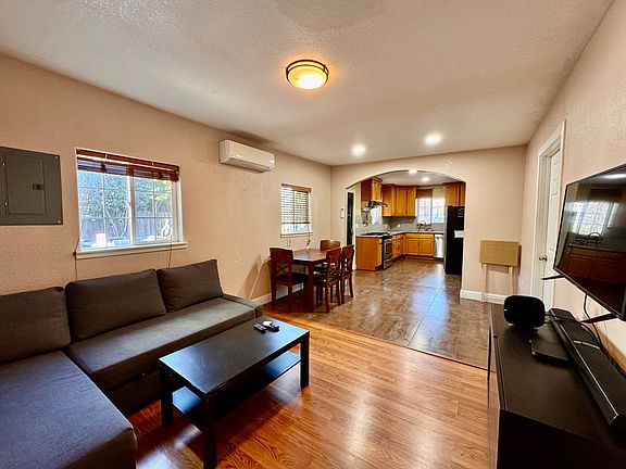 5th image of 136 N 17th St #2