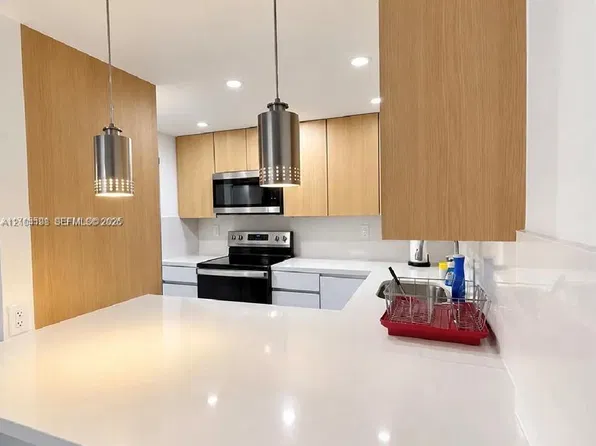 4550 NW 9th St APT 102E, Miami, FL 33126