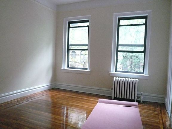 4th image of 133 W 71st St APT 3B