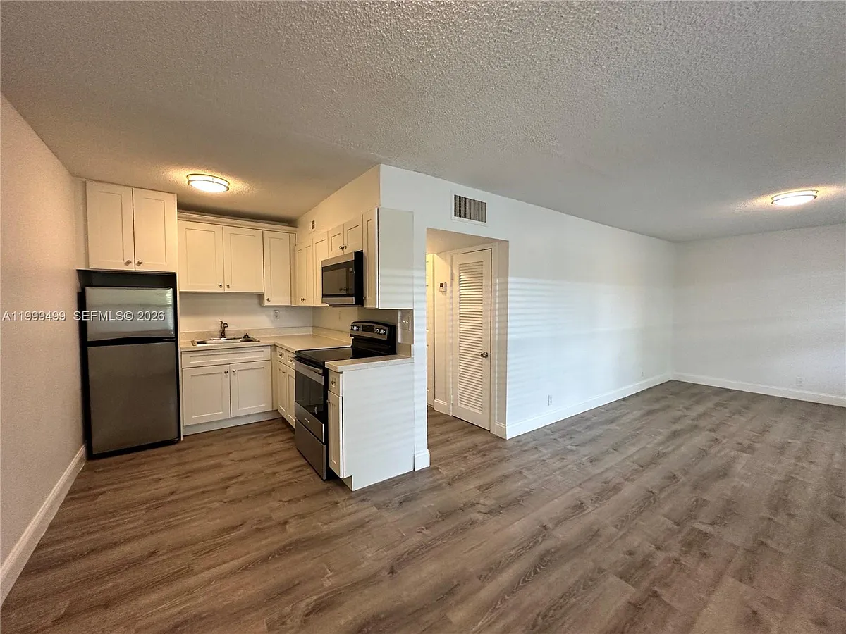 Building Photo - 2500 Johnson St #17