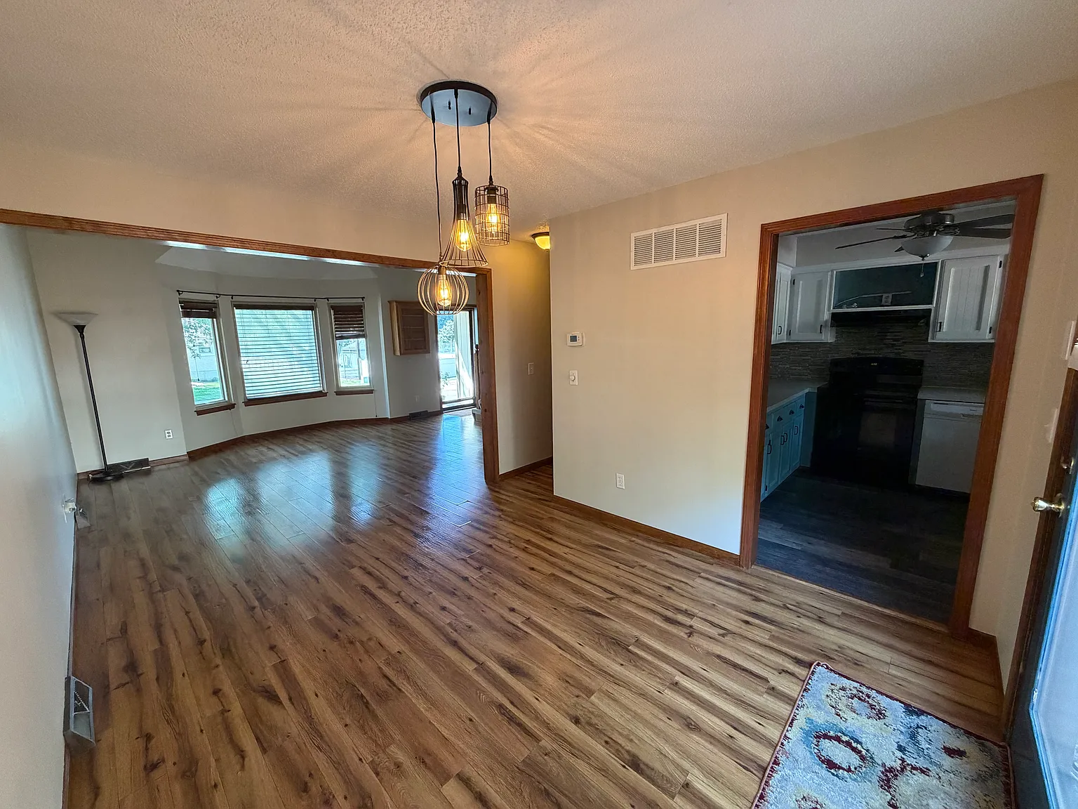 2 bed, 927 sqft, $1,850 — Photo 3
