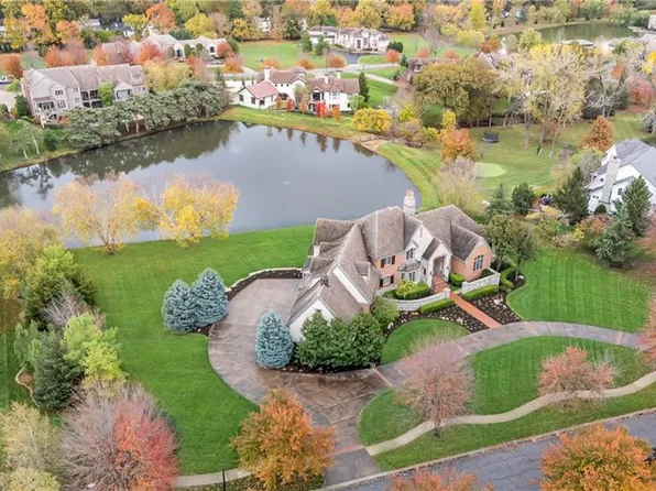 10413 Howe Ln, Leawood, KS 66206