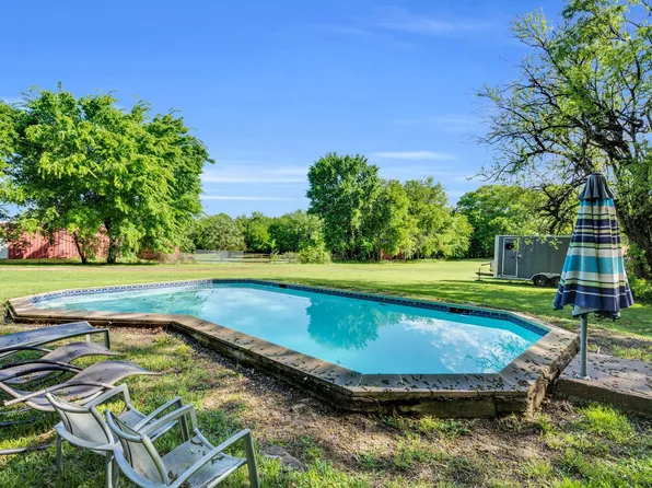1047 Batchler Rd, Red Oak, TX 75154