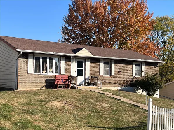 60 Carriage Rd, Hannibal, MO 63401