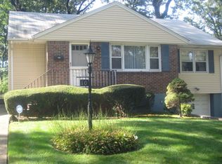 10 Washington Pl, Hasbrouck Heights, NJ 07604