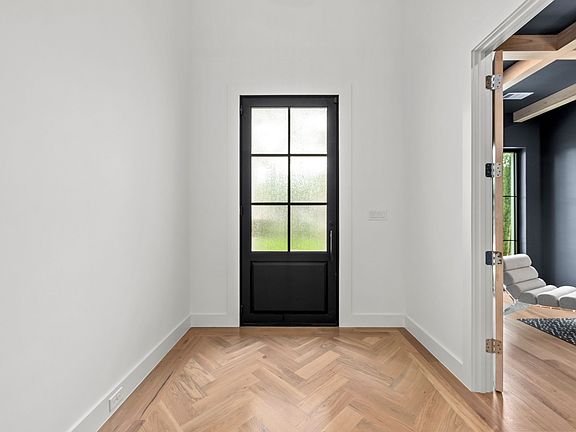 4th image of 6739 Walnut Hill Ln
