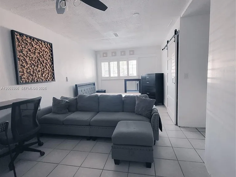 3405 W Lake Pl — Photo 2
