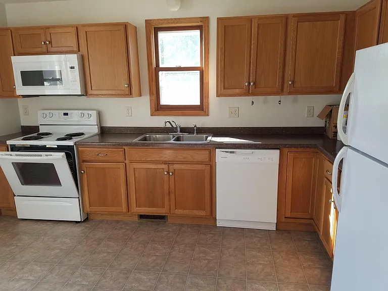 236 Cypress St S #1 — Photo 3