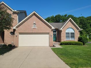 23726 W Lake Cir, Trenton, MI 48183