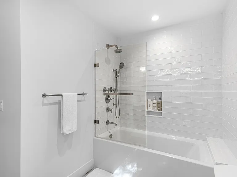 94 Pembroke Dr — Photo 28
